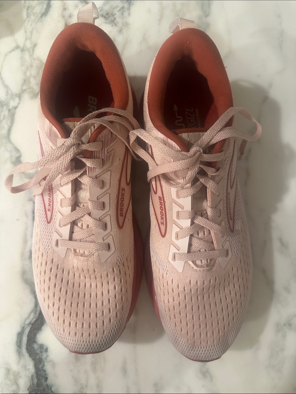 Brooks Women’s Levitate Running Shoes Size 9.5 light pink/peach